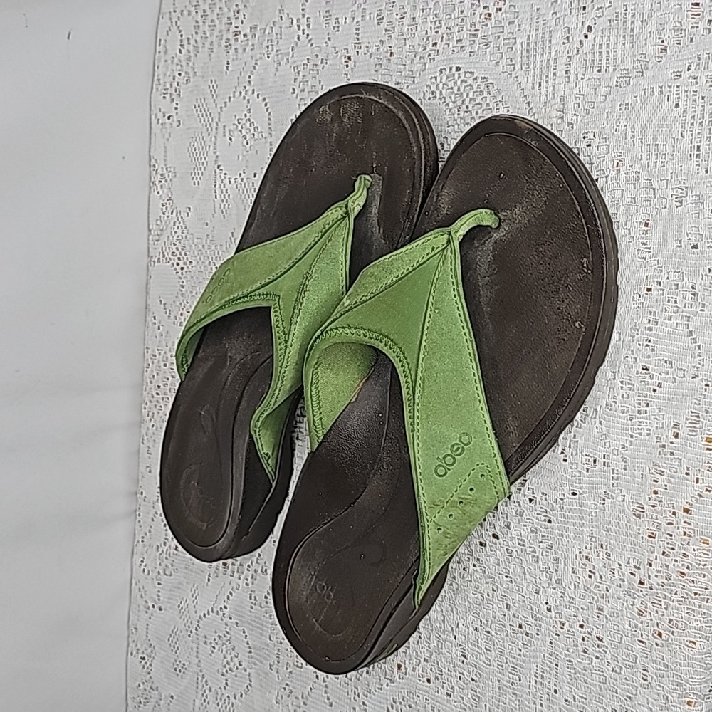 Abeo Balboa leather upper green black thong slip on sandals sz 10